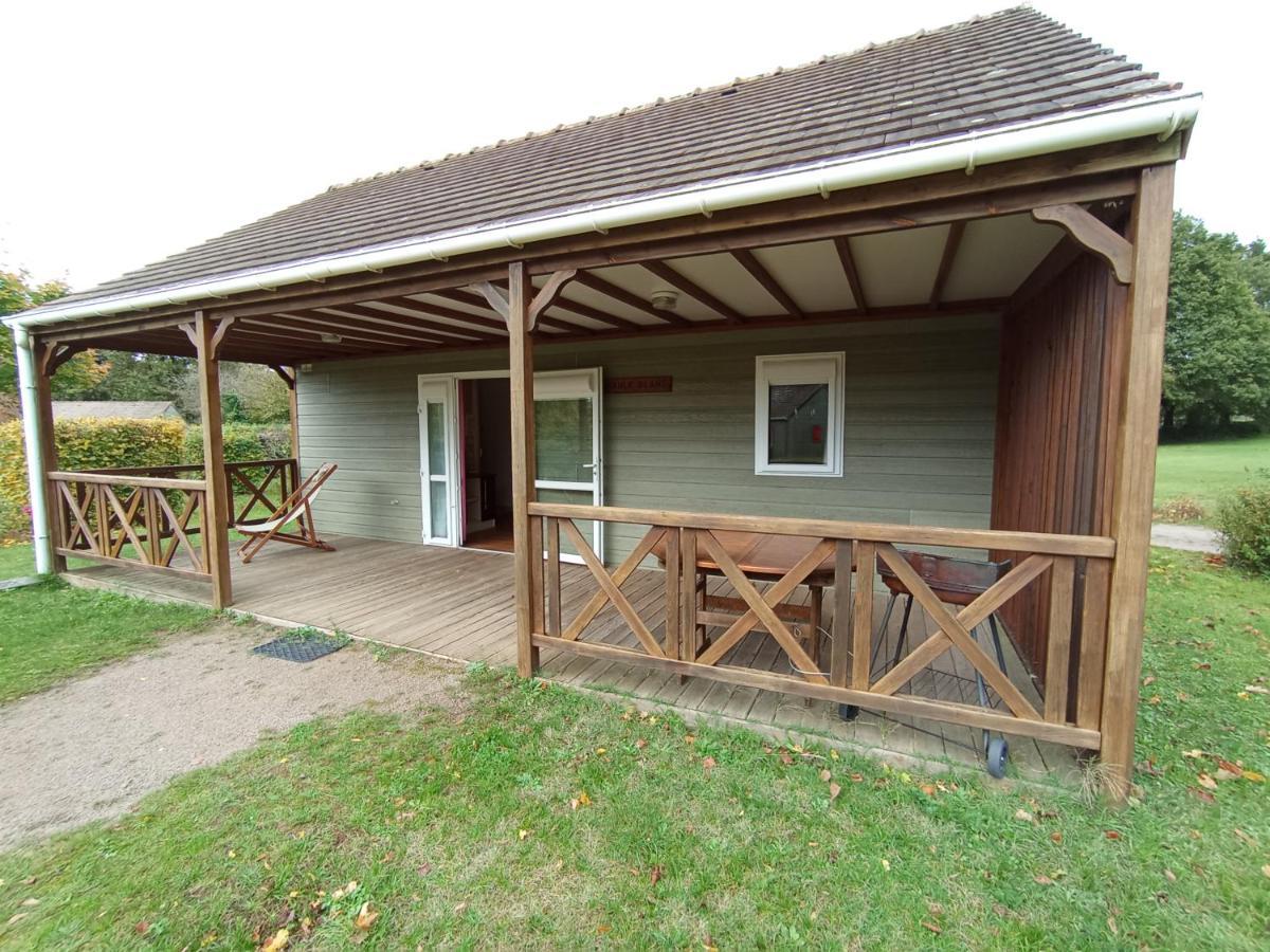 Les Maisonnettes Du Lac - Base De Loisirs Lavare Exterior foto