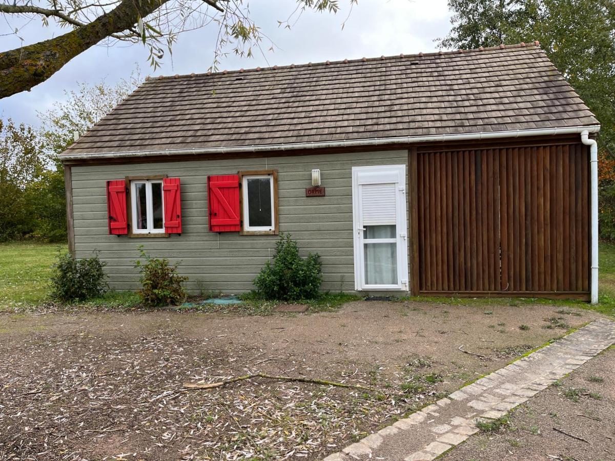 Les Maisonnettes Du Lac - Base De Loisirs Lavare Exterior foto